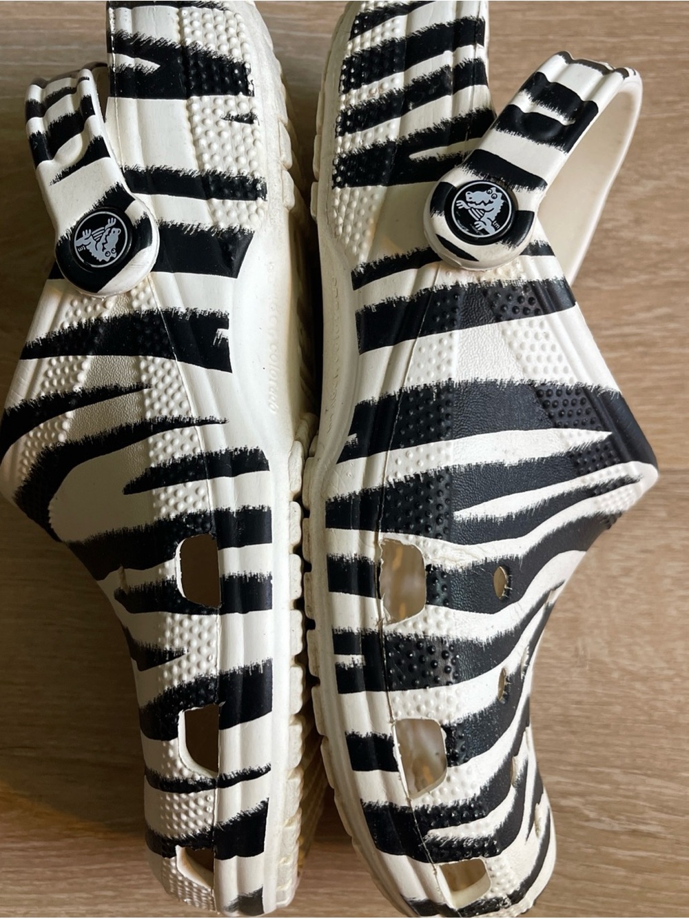 CROCS Black and White Zebra Stripe Animal Print Slip on Clogs Women’s 8 Men’s 6 - Picture 4 of 8